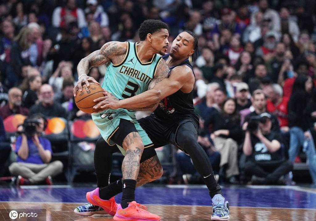 巴恩斯17+11努尔基奇26+9 猛龙大胜送黄蜂5连败